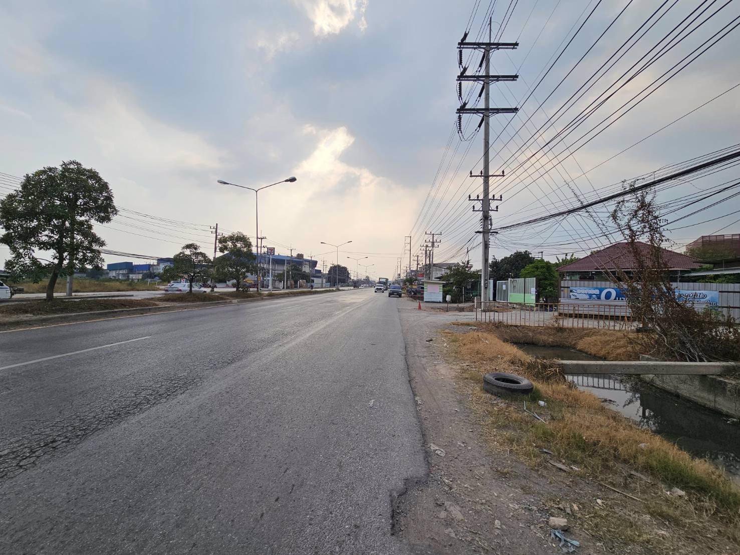 ขายที่ดินพร้อมสิ่งปลูกสร้างติดถนนเอกชัยใกล้ตลาดสดเมืองใหม่-เซ็นทรัลมหาชัย