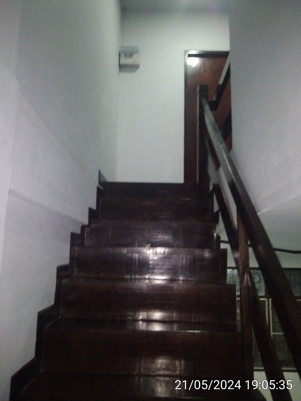 ขาย-ทาวน์เฮ้าส์-2-ชั้น-นนทบุรี-เข้าออกได้หลายทาง-ใกล้ทางด่วนและรถไฟฟ้า-บ้านหลังริม-สีฟ้า-สวย-น่าอย