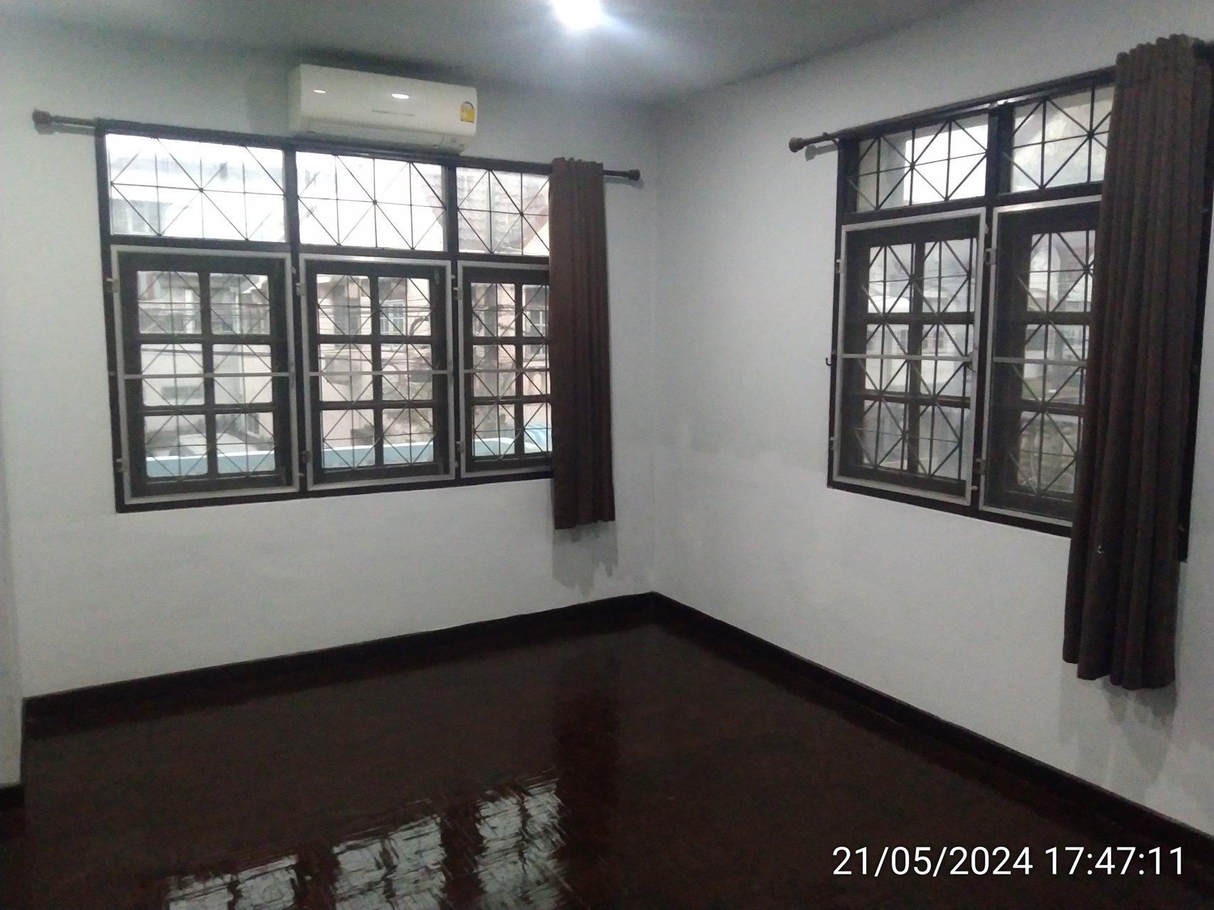 ขาย-ทาวน์เฮ้าส์-2-ชั้น-นนทบุรี-เข้าออกได้หลายทาง-ใกล้ทางด่วนและรถไฟฟ้า-บ้านหลังริม-สีฟ้า-สวย-น่าอย