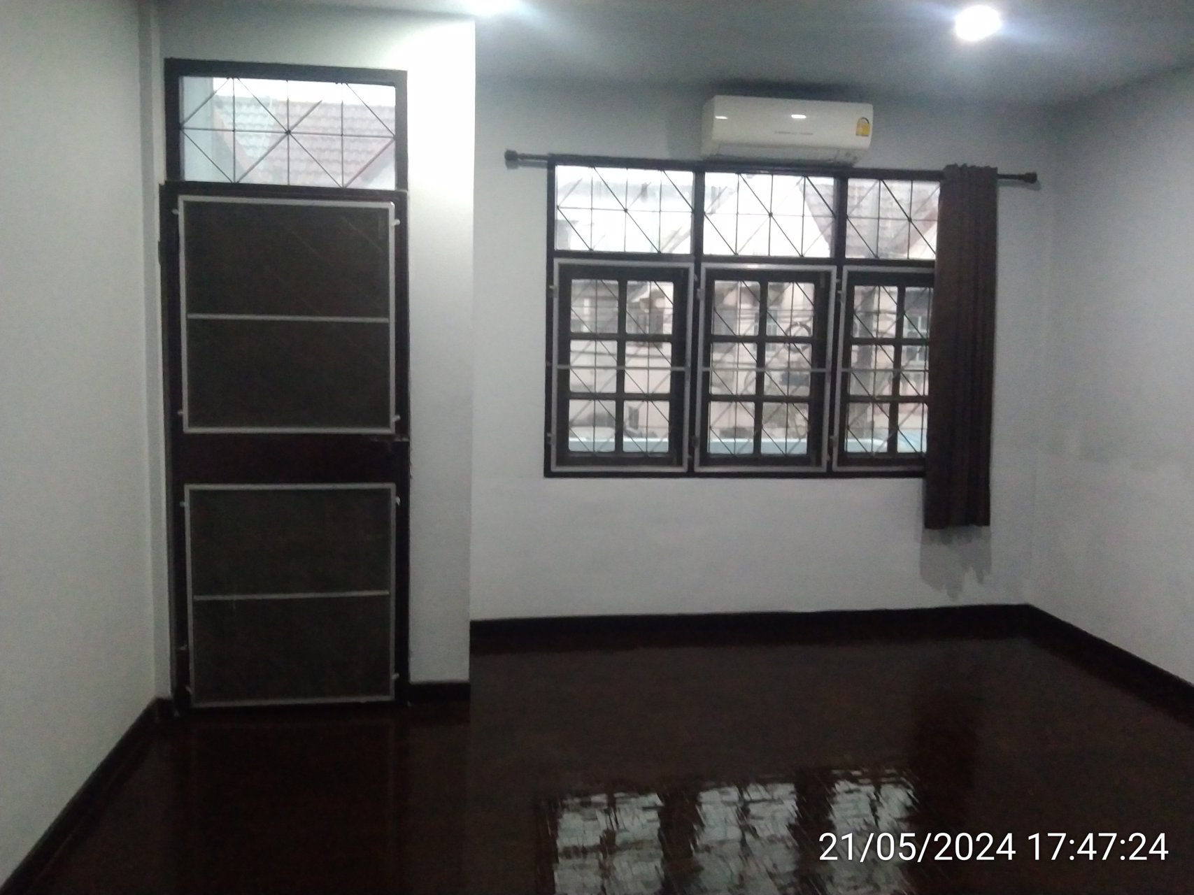 ขาย-ทาวน์เฮ้าส์-2-ชั้น-นนทบุรี-เข้าออกได้หลายทาง-ใกล้ทางด่วนและรถไฟฟ้า-บ้านหลังริม-สีฟ้า-สวย-น่าอย