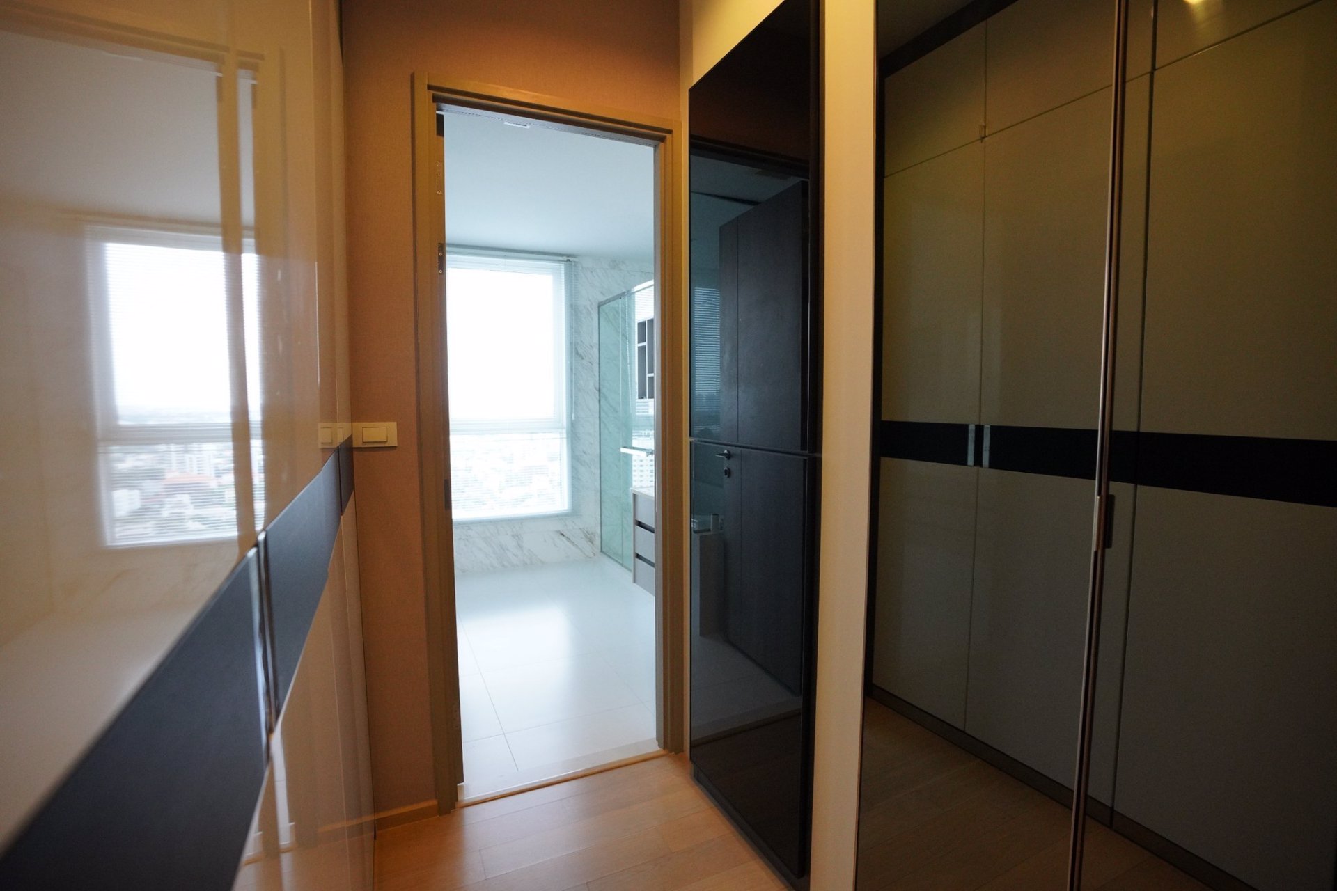 ขายคอนโด-เอชคิว-ทองหล่อ