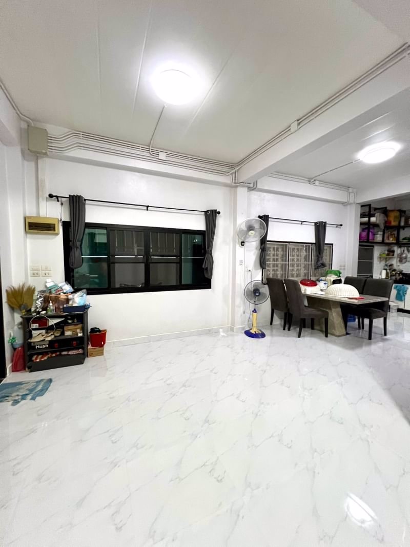 ขายด่วนบ้านเดี่ยว-2ชั้น-พร้อมเข้าอยู่-ทำเลดีใกล้ฟิวเจอร์พาร์ครังสิต