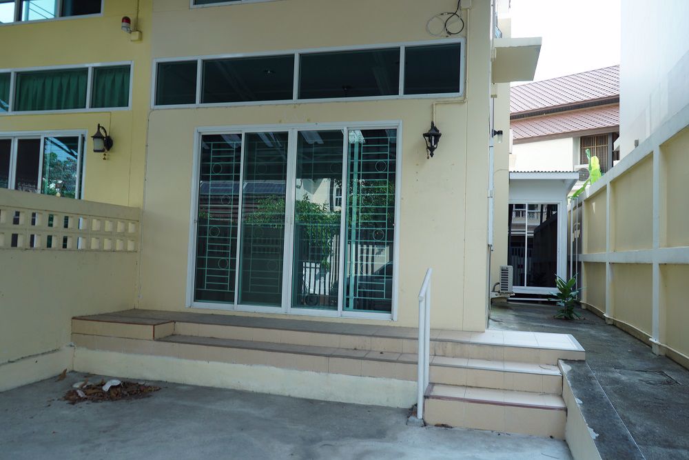 ขายทาวน์เฮ้าส์สุขุมวิท-71-ใกล้โรงเรียนโรงเรียนนานาชาติเซนต์แอนดรูว์ส-และบีทีเอสพระโขนง