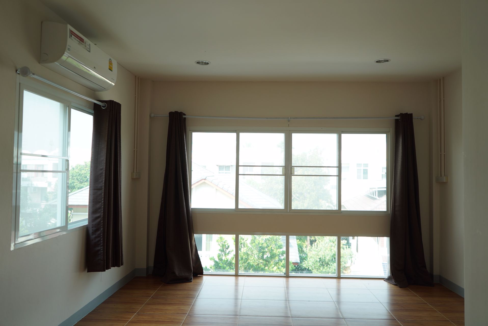 ขายทาวน์เฮ้าส์สุขุมวิท-71-ใกล้โรงเรียนโรงเรียนนานาชาติเซนต์แอนดรูว์ส-และบีทีเอสพระโขนง