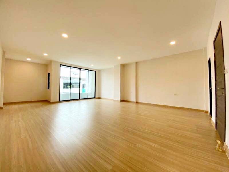 ขาย-โฮมออฟฟิศโมเดิร์น-ubiq-home-office-sukhumvit-onnut-ซอยอ่อนนุช-12-ใกล้-bts