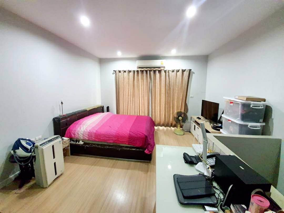 ขายด่วน-ทาวน์โฮมโมเดิร์นโปร่งสบาย-ซิกเนเจอร์-วัชรพล-sixnature-watcharapol-