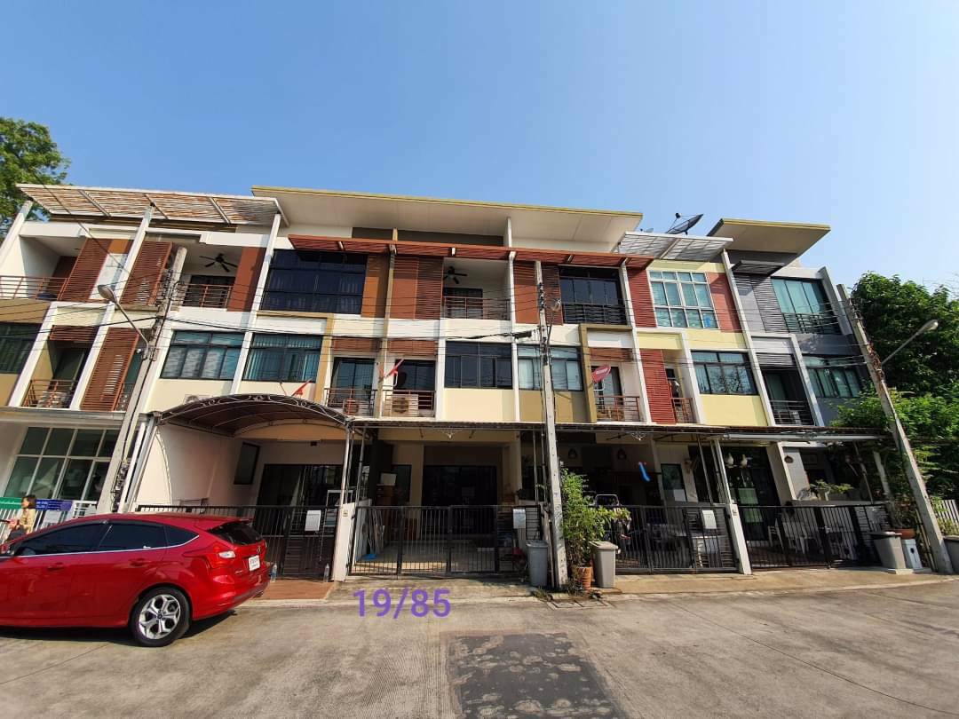 ขายด่วน-ทาวน์โฮมโมเดิร์นโปร่งสบาย-ซิกเนเจอร์-วัชรพล-sixnature-watcharapol-