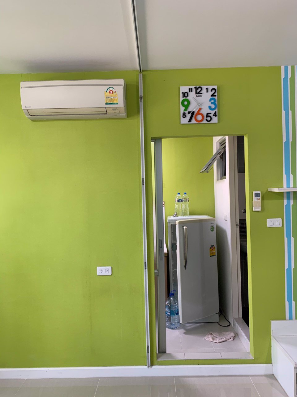 ให้เช่าดีคอนโด-รามอินทรา-เฟอร์ครบพร้อมอยู่-ห้องสตูดิโอ-ขนาด-31-ตรม-พร้อมฉากรูดกั้นห้องนอน