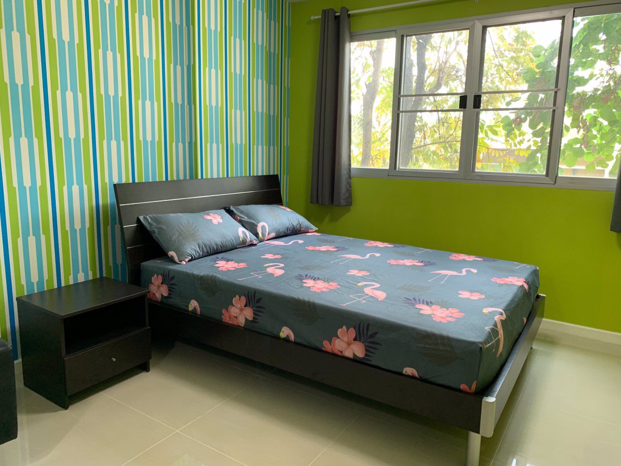 ให้เช่าดีคอนโด-รามอินทรา-เฟอร์ครบพร้อมอยู่-ห้องสตูดิโอ-ขนาด-31-ตรม-พร้อมฉากรูดกั้นห้องนอน