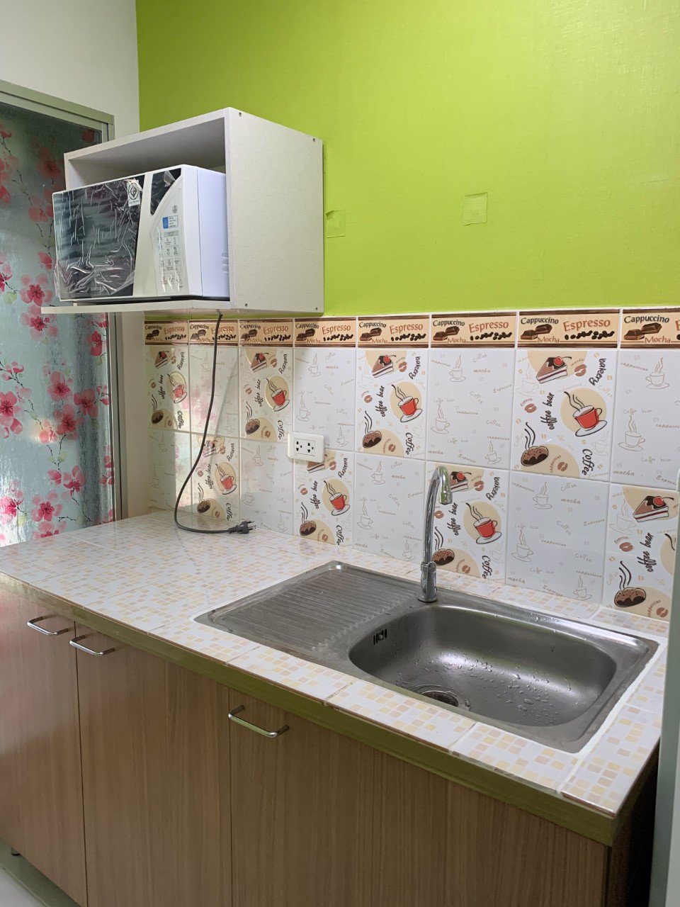 ให้เช่าดีคอนโด-รามอินทรา-เฟอร์ครบพร้อมอยู่-ห้องสตูดิโอ-ขนาด-31-ตรม-พร้อมฉากรูดกั้นห้องนอน