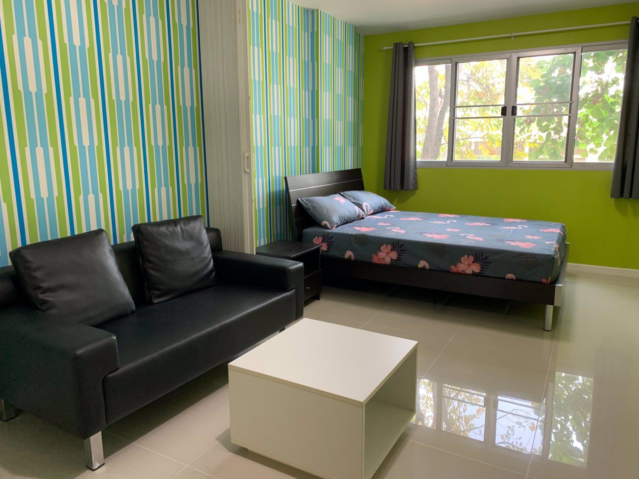 ให้เช่าดีคอนโด-รามอินทรา-เฟอร์ครบพร้อมอยู่-ห้องสตูดิโอ-ขนาด-31-ตรม-พร้อมฉากรูดกั้นห้องนอน