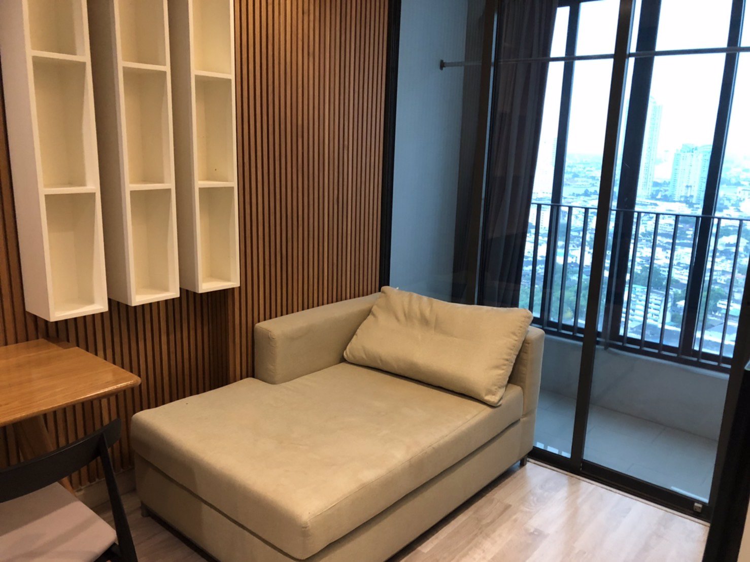 ให้เช่าคอนโดสาทร-โครงการไอดีโอโมบิสาทร-เฟอร์ครบพร้อมเข้าอยู่