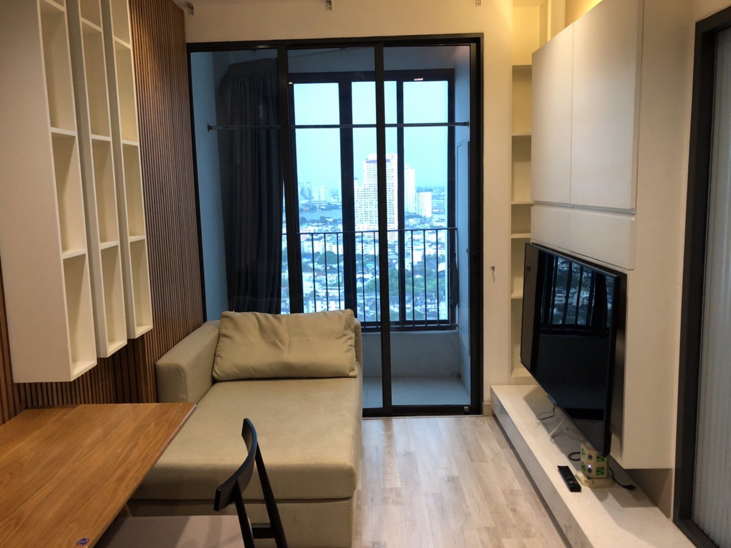 ให้เช่าคอนโดสาทร-โครงการไอดีโอโมบิสาทร-เฟอร์ครบพร้อมเข้าอยู่