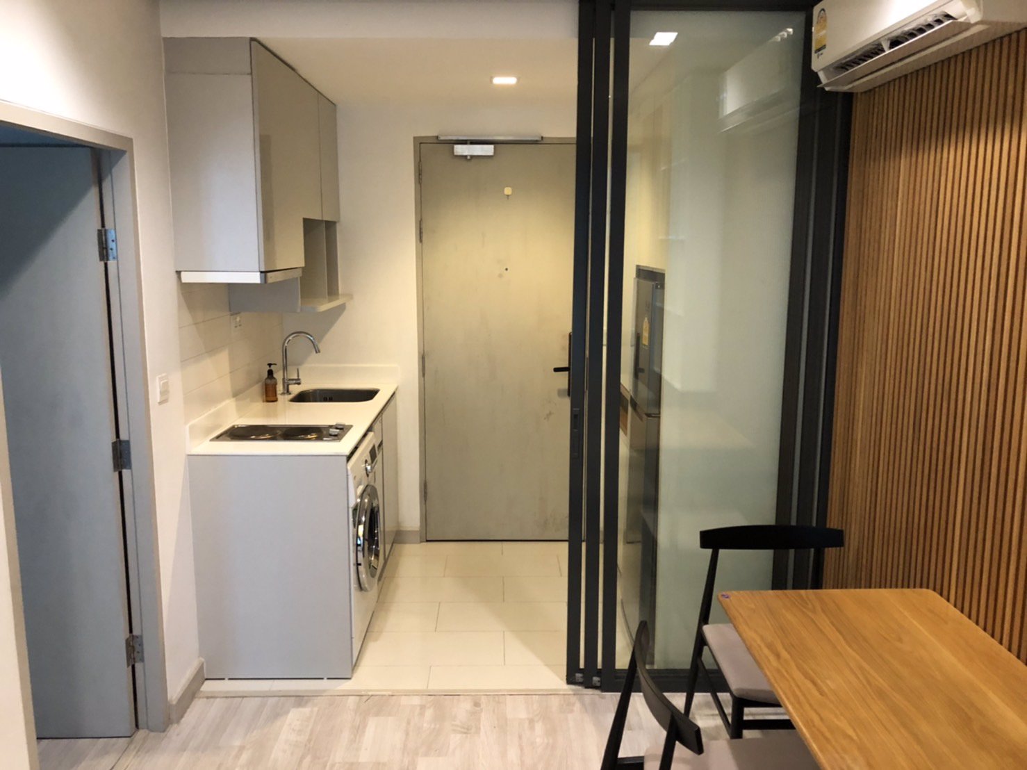 ให้เช่าคอนโดสาทร-โครงการไอดีโอโมบิสาทร-เฟอร์ครบพร้อมเข้าอยู่