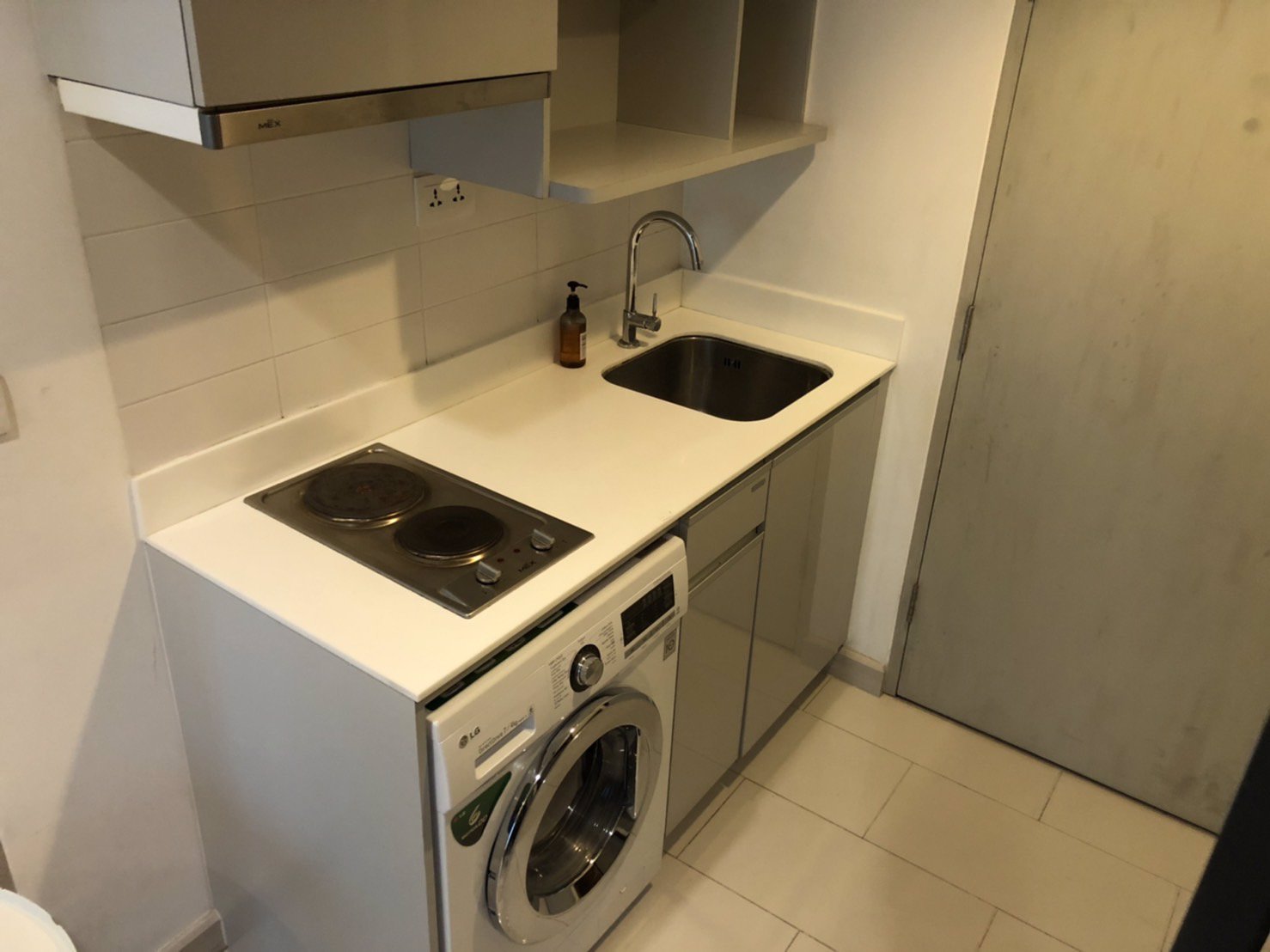 ให้เช่าคอนโดสาทร-โครงการไอดีโอโมบิสาทร-เฟอร์ครบพร้อมเข้าอยู่