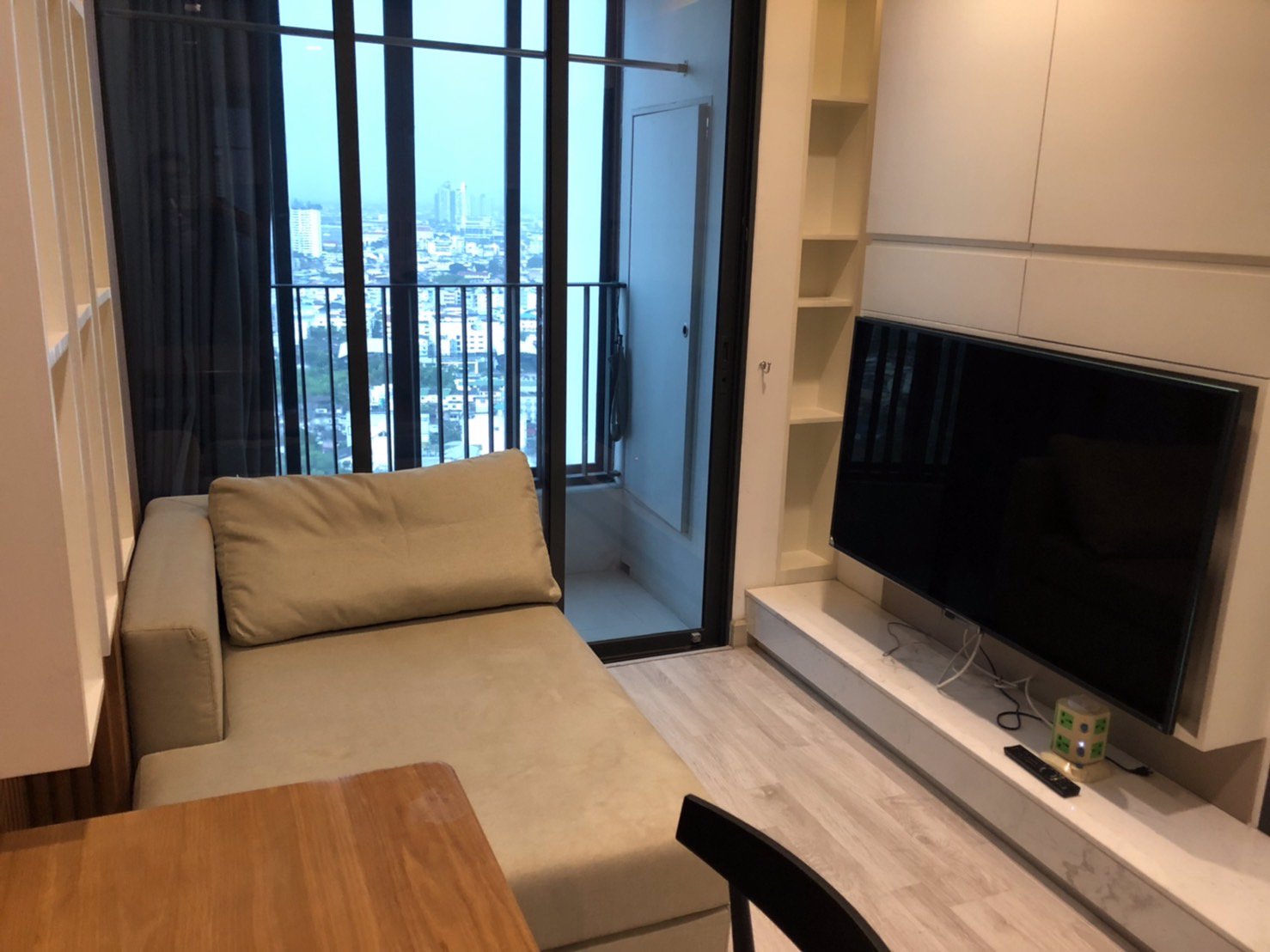 ให้เช่าคอนโดสาทร-โครงการไอดีโอโมบิสาทร-เฟอร์ครบพร้อมเข้าอยู่