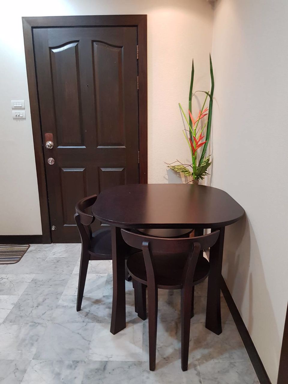 ขายด่วนถูกมาก-คอนโด-ลุมพินี-เพลส-สาทร-พร้อมเฟอร์-เพียง-195-ลบ-เท่านั้น