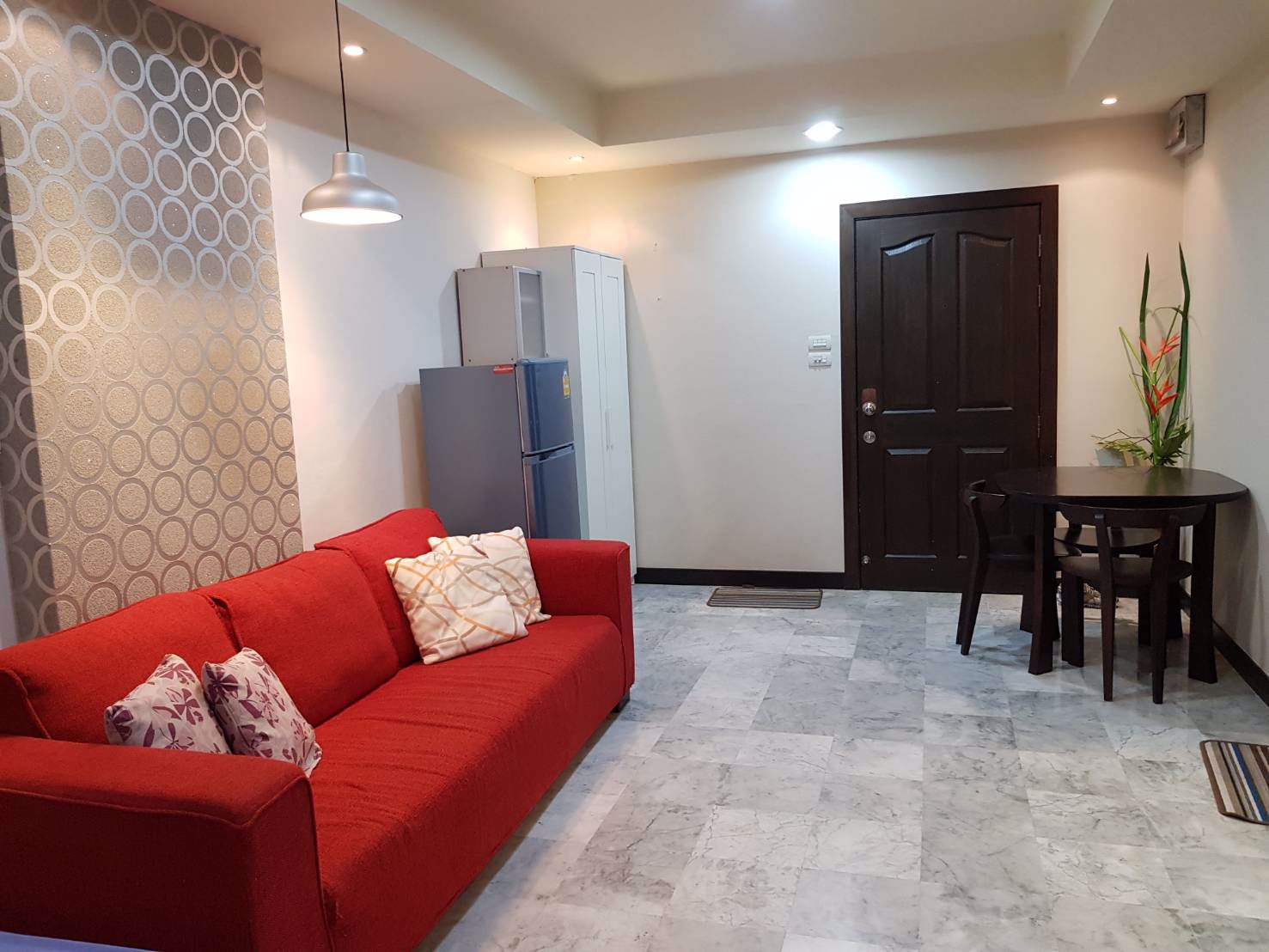 ขายด่วนถูกมาก-คอนโด-ลุมพินี-เพลส-สาทร-พร้อมเฟอร์-เพียง-195-ลบ-เท่านั้น