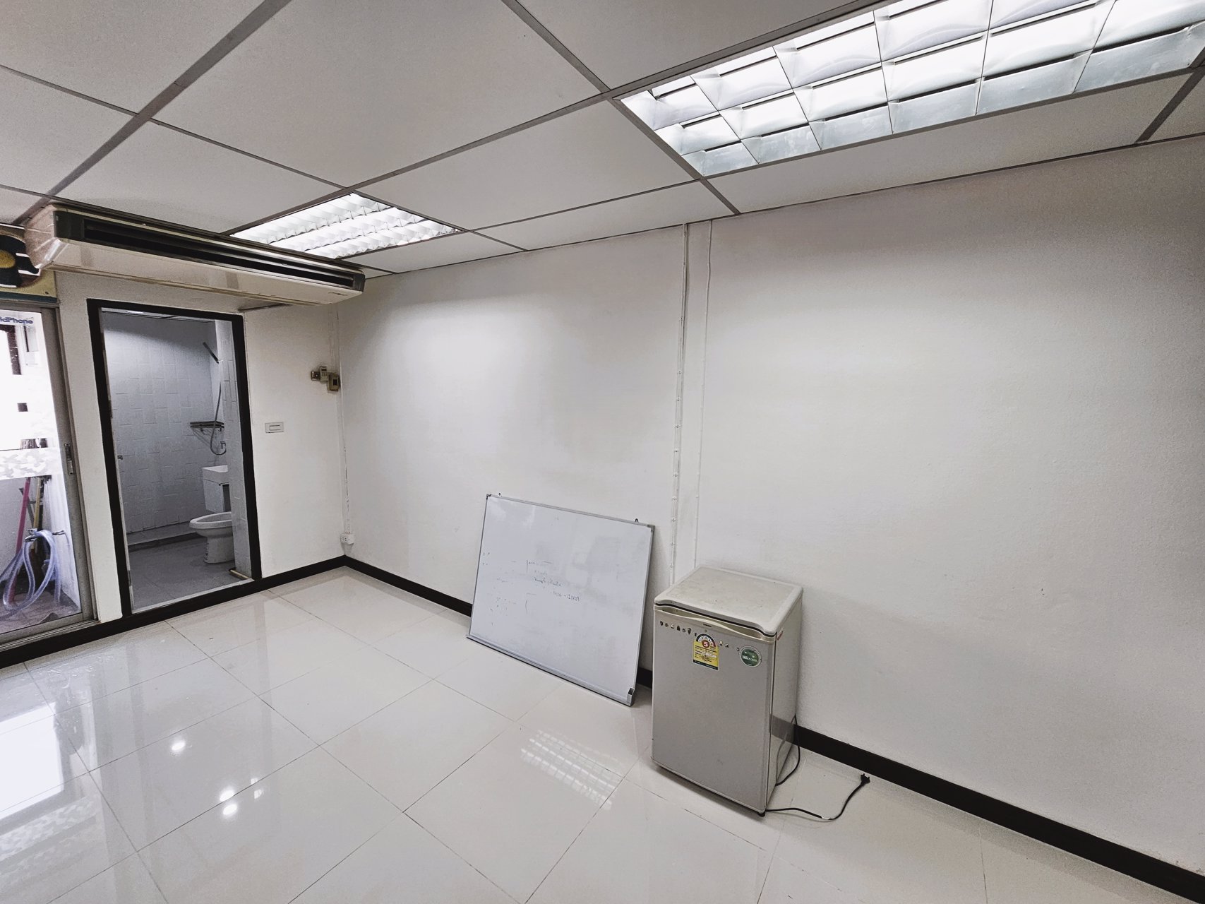 office-for-rent-on-silom-newly-renovated