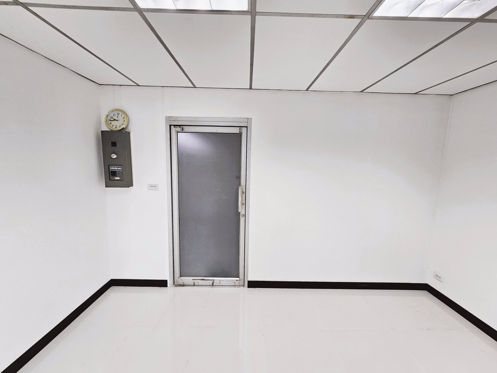 office-for-rent-on-silom-newly-renovated