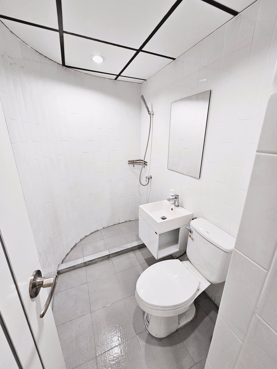 office-for-rent-on-silom-newly-renovated