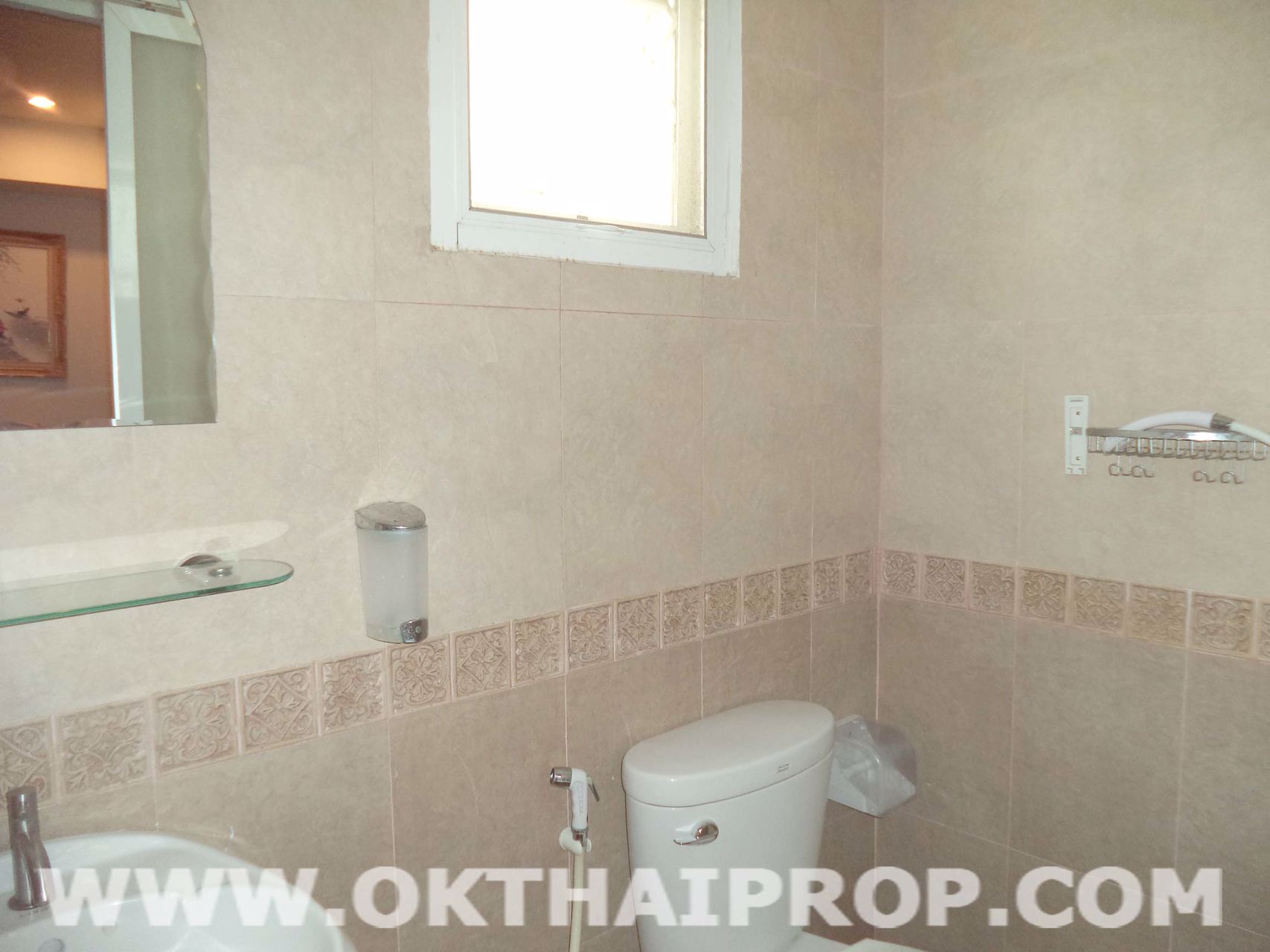 888-โรงแรม-ย่านประตูนํ้า