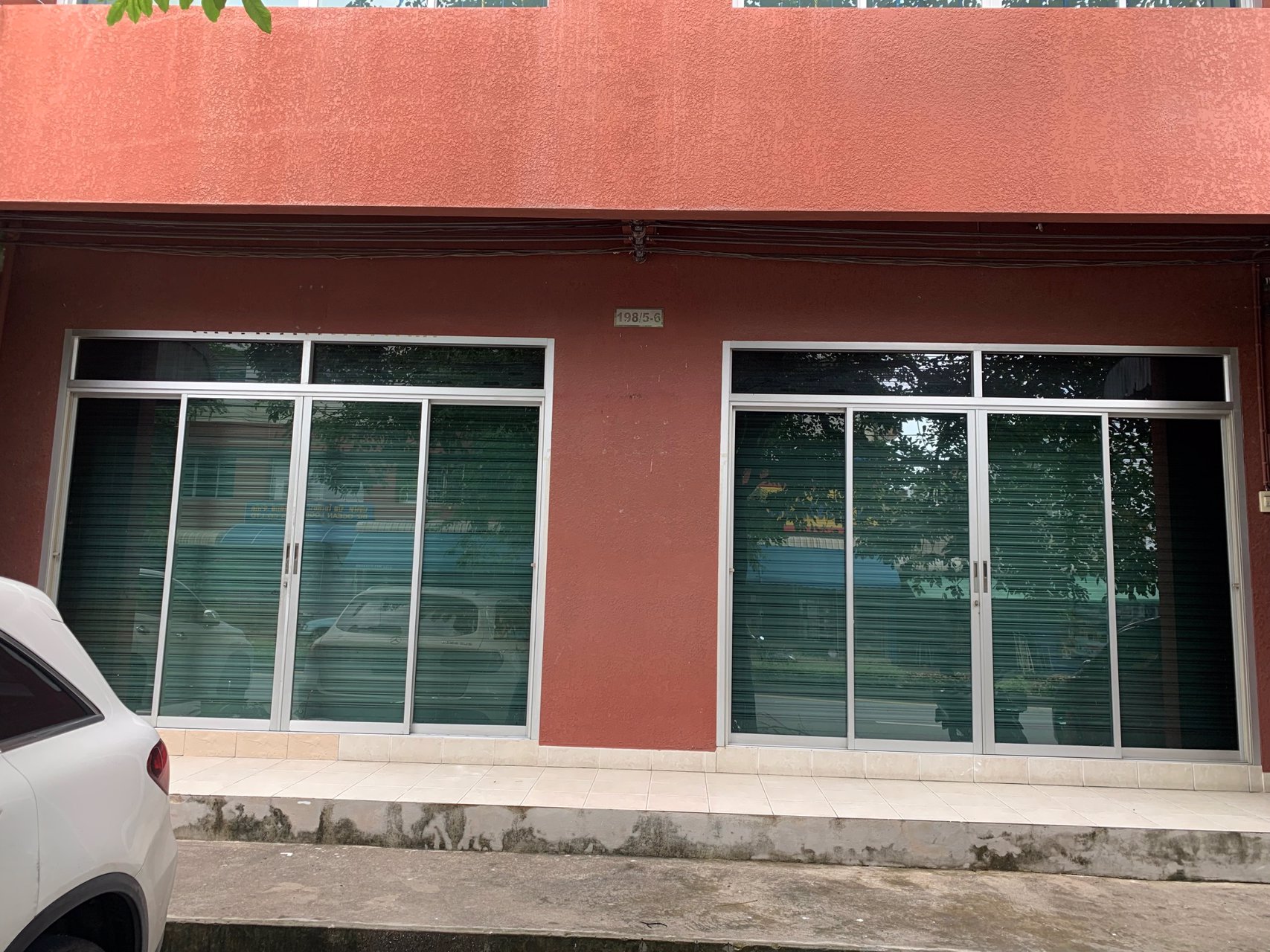 อาคารพาณิชย์ให้เช่า-2-คูหา-ทะลุติดกัน-3-ชั้น-ตลาดสี่มุมเมือง-แหลมฉบัง-ชลบุรี-ห่างถนนสุขุมวิท-150