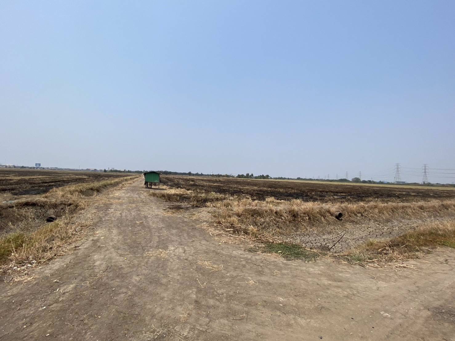 ขายที่ดินเปล่าติดถนนทางหลวง200