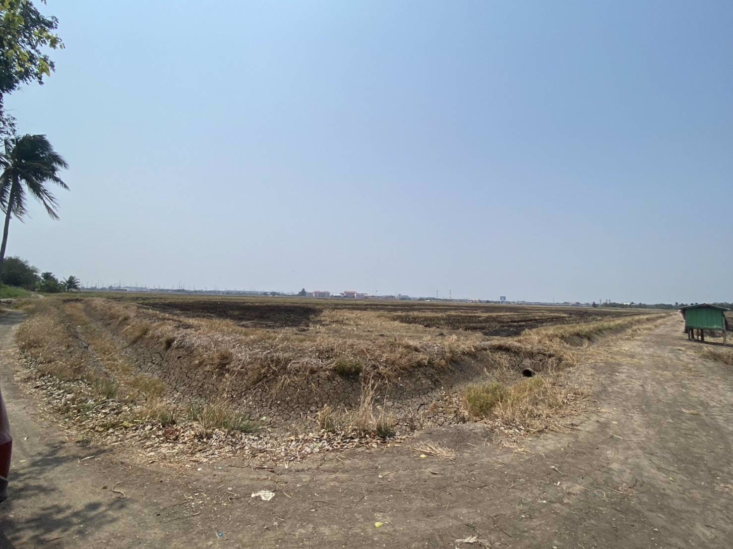 ขายที่ดินเปล่าติดถนนทางหลวง200