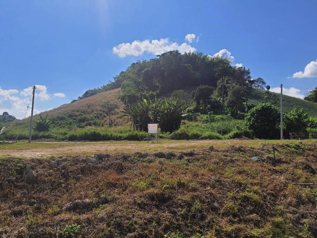 ที่ดินแปลงเล็กราคาถูก-วิวสวย-ใกล้เมือง-ติดน้ำ-มีลำเหมืองเล็กๆไหลผ่าน-วิวภูเขา-น้ำไม่ท่วม