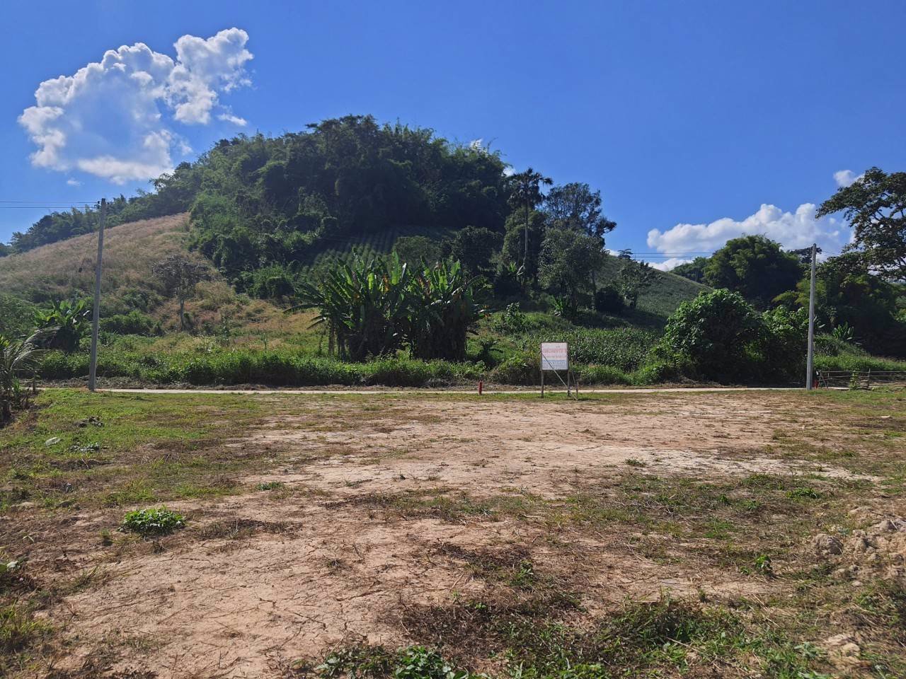 ที่ดินแปลงเล็กราคาถูก-วิวสวย-ใกล้เมือง-ติดน้ำ-มีลำเหมืองเล็กๆไหลผ่าน-วิวภูเขา-น้ำไม่ท่วม