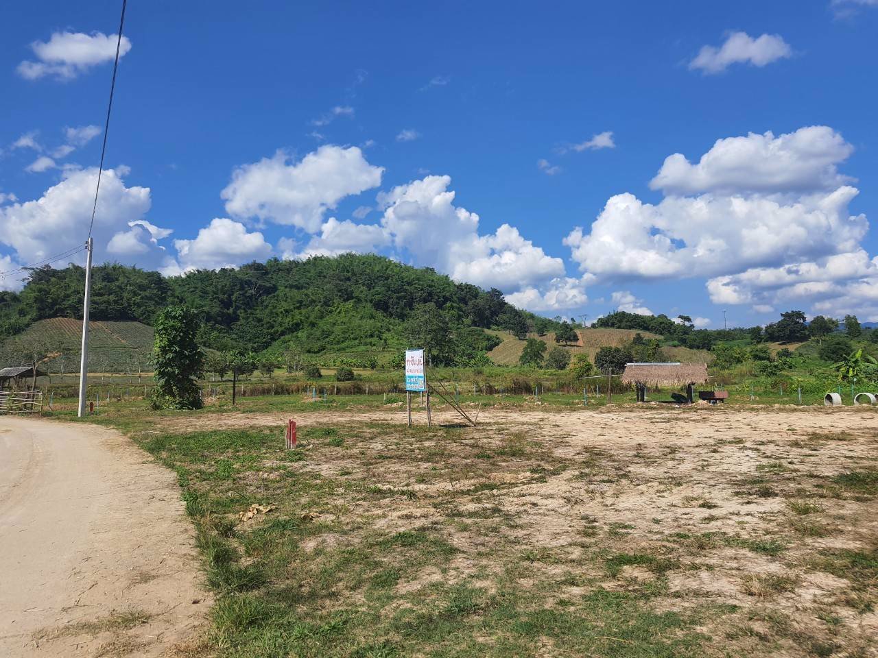 ที่ดินแปลงเล็กราคาถูก-วิวสวย-ใกล้เมือง-ติดน้ำ-มีลำเหมืองเล็กๆไหลผ่าน-วิวภูเขา-น้ำไม่ท่วม