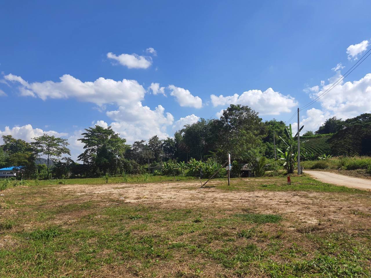 ที่ดินแปลงเล็กราคาถูก-วิวสวย-ใกล้เมือง-ติดน้ำ-มีลำเหมืองเล็กๆไหลผ่าน-วิวภูเขา-น้ำไม่ท่วม