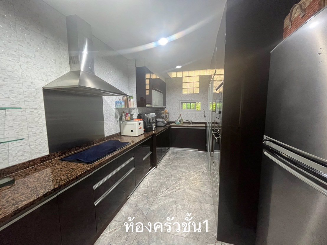 บ้านทาวน์เฮ้าส์-5-ชั้น-ใจกลางสุขุมวิท-ให้เช่า-ขาย-ตกแต่งหรูหรา-ซอยสุขุมวิท-10