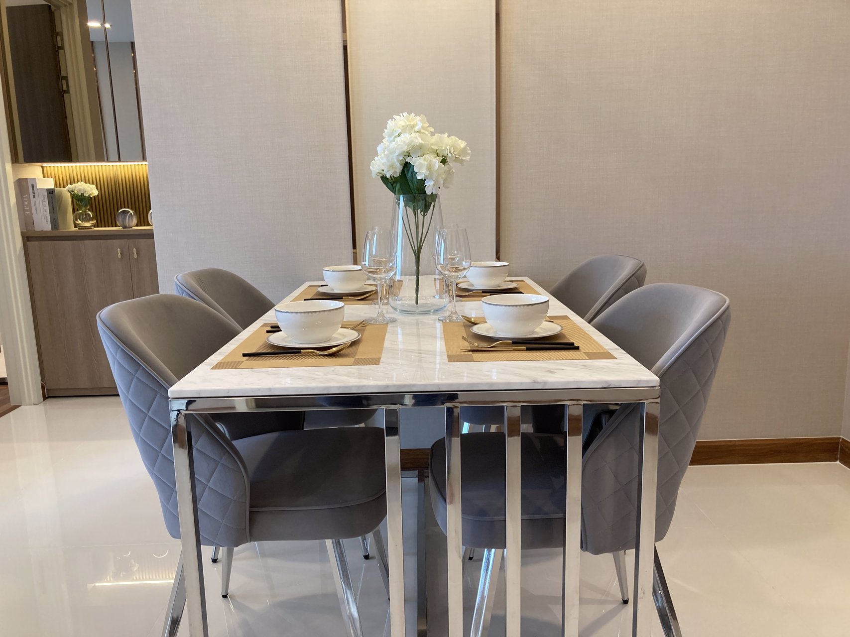 ปล่อยเช่า-2-ห้องนอน-ตกแต่งใหม่เอี่ยม-หรูหราเวอร์วังที่สุดในอาคารนี้แล้ว