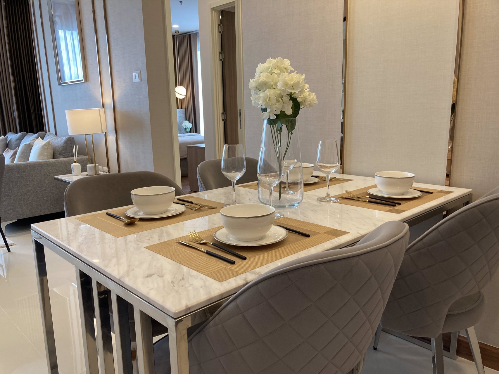 ปล่อยเช่า-2-ห้องนอน-ตกแต่งใหม่เอี่ยม-หรูหราเวอร์วังที่สุดในอาคารนี้แล้ว