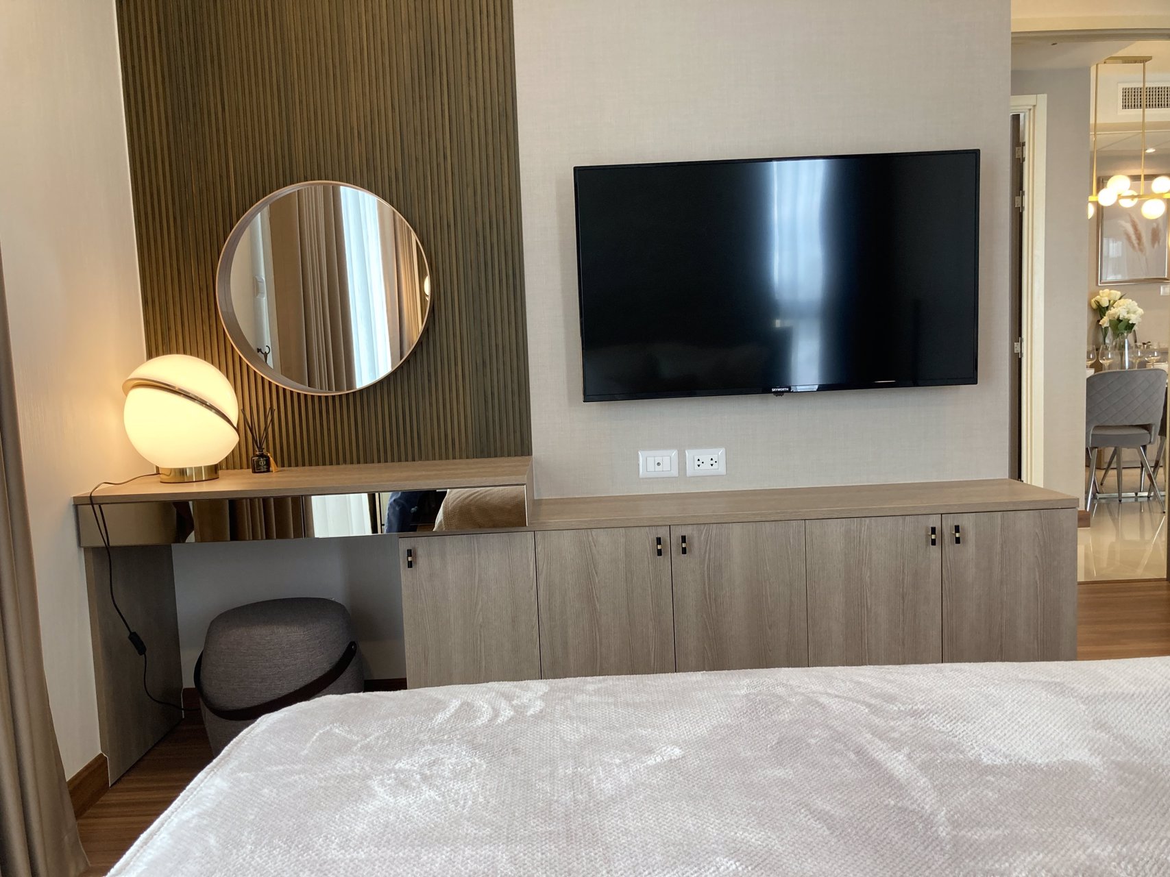 ปล่อยเช่า-2-ห้องนอน-ตกแต่งใหม่เอี่ยม-หรูหราเวอร์วังที่สุดในอาคารนี้แล้ว