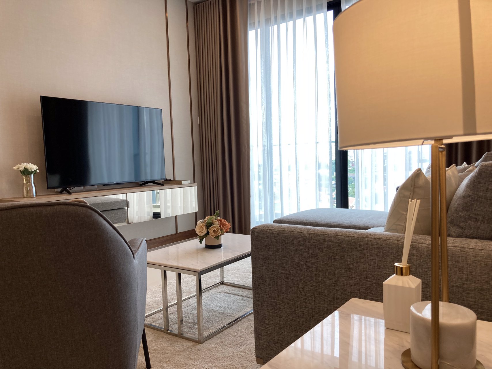 ปล่อยเช่า-2-ห้องนอน-ตกแต่งใหม่เอี่ยม-หรูหราเวอร์วังที่สุดในอาคารนี้แล้ว