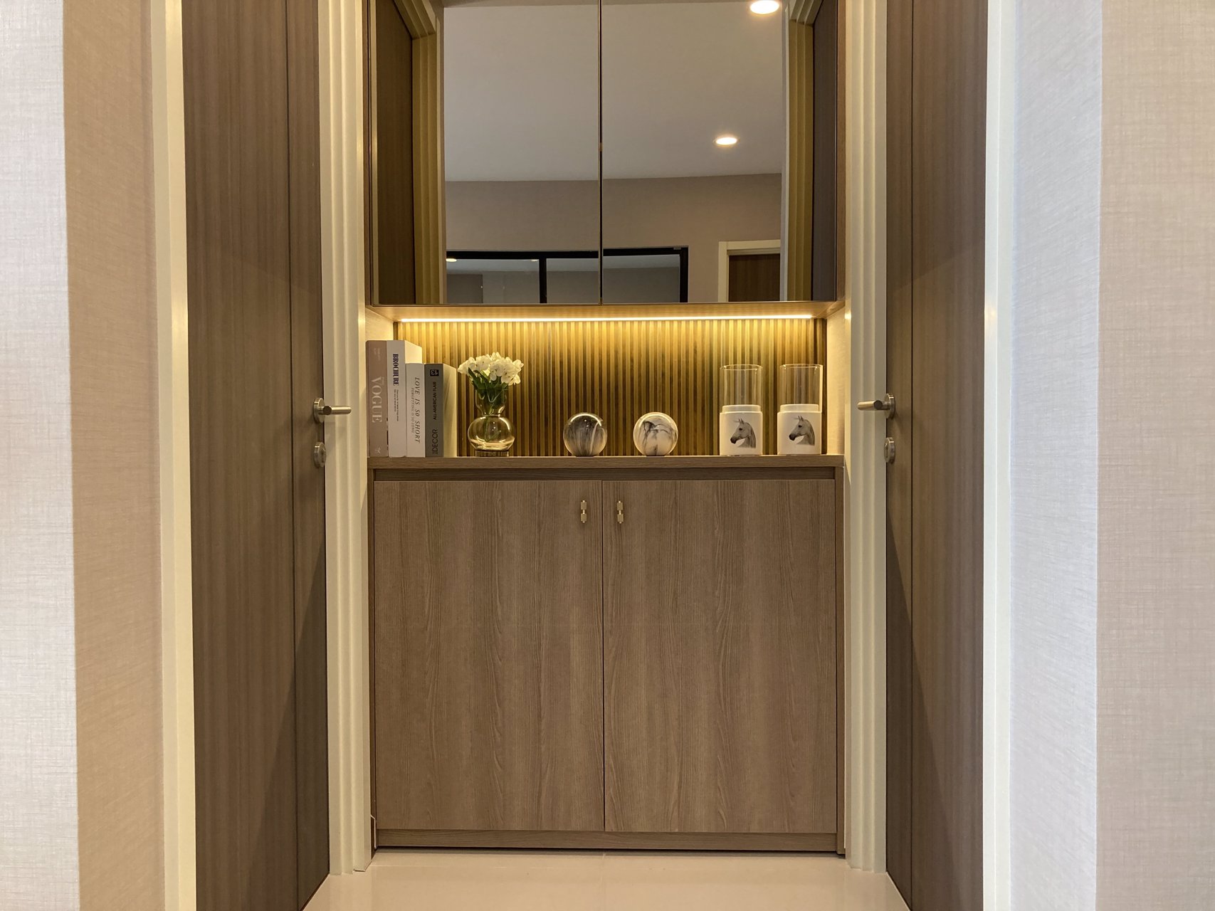 ปล่อยเช่า-2-ห้องนอน-ตกแต่งใหม่เอี่ยม-หรูหราเวอร์วังที่สุดในอาคารนี้แล้ว