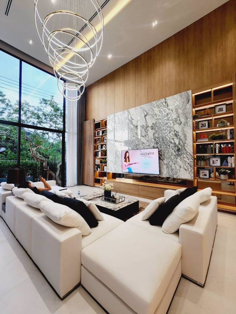 เชียงใหม่-ลักชัวรี่พลูวิลล่าสไตล์โมเดิร์นหรูหราเทียบเท่าโรงแรมระดับห้าดาว