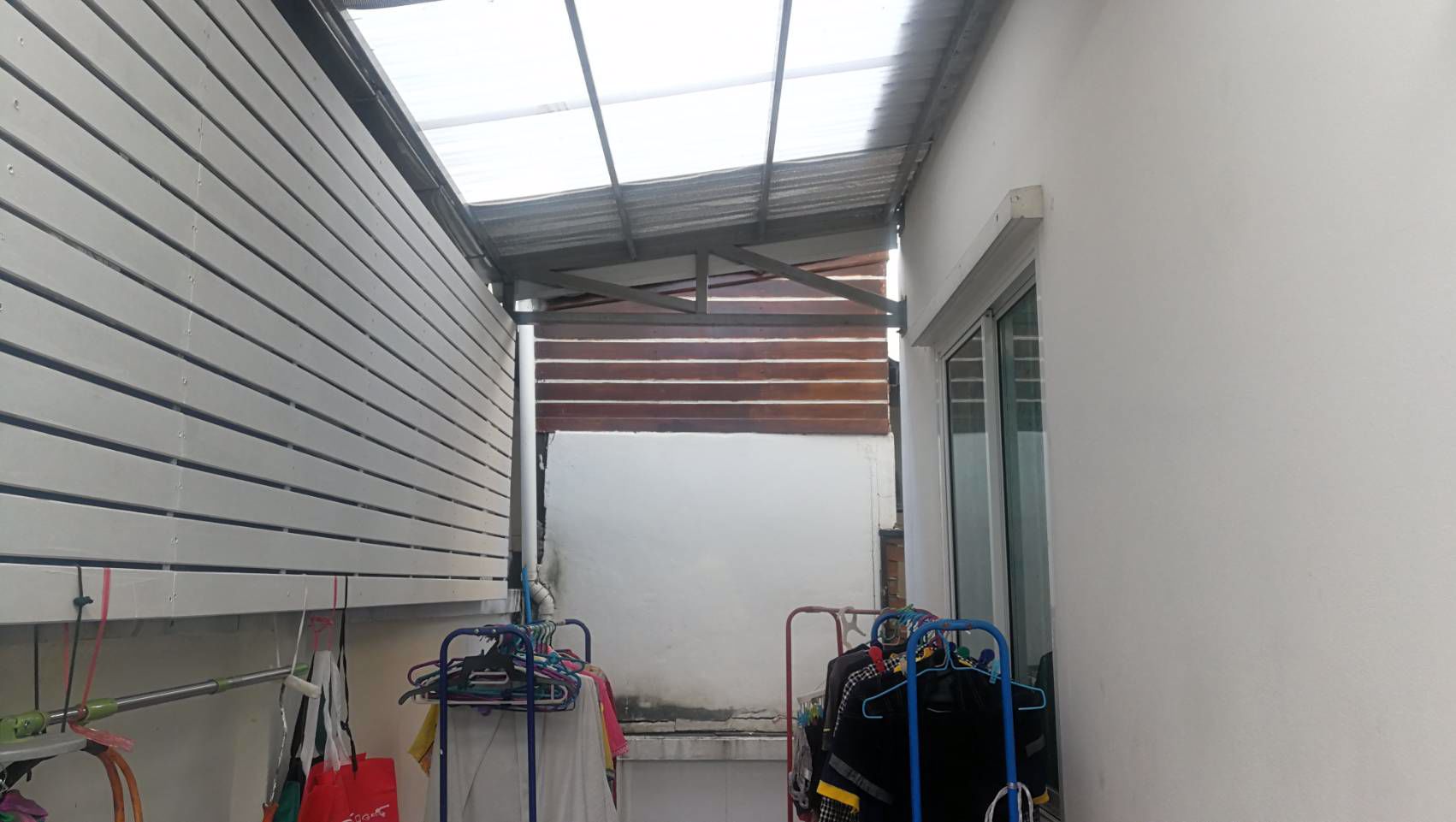 ขาย-บ้านแฝด-2-ชั้น-35-ตรว-หมู่บ้าน-มอตโต้-บาย-ชนันธร-บ้านสวยพร้อมอยู่-ต่อเติมแล้ว-บ้านแฝดสไตล์บ้านเ