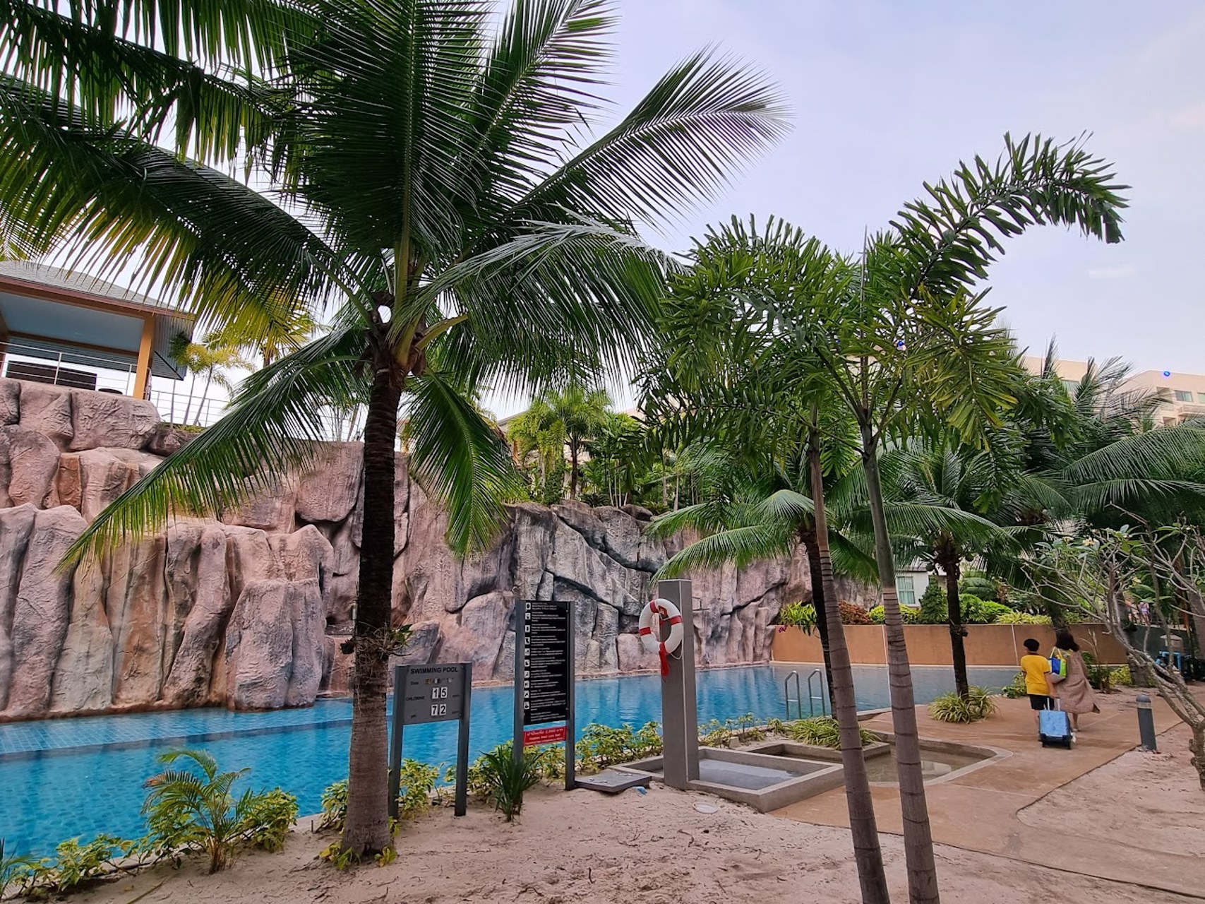 ขายด่วน-คอนโดติดสระ-pool-access-วิวน้ำตกจากผาหิน-ลากูน่า-บีช-รีสอร์ท-3-เดอะ-มัลดีฟส์แบบ-1-ห้องนอน