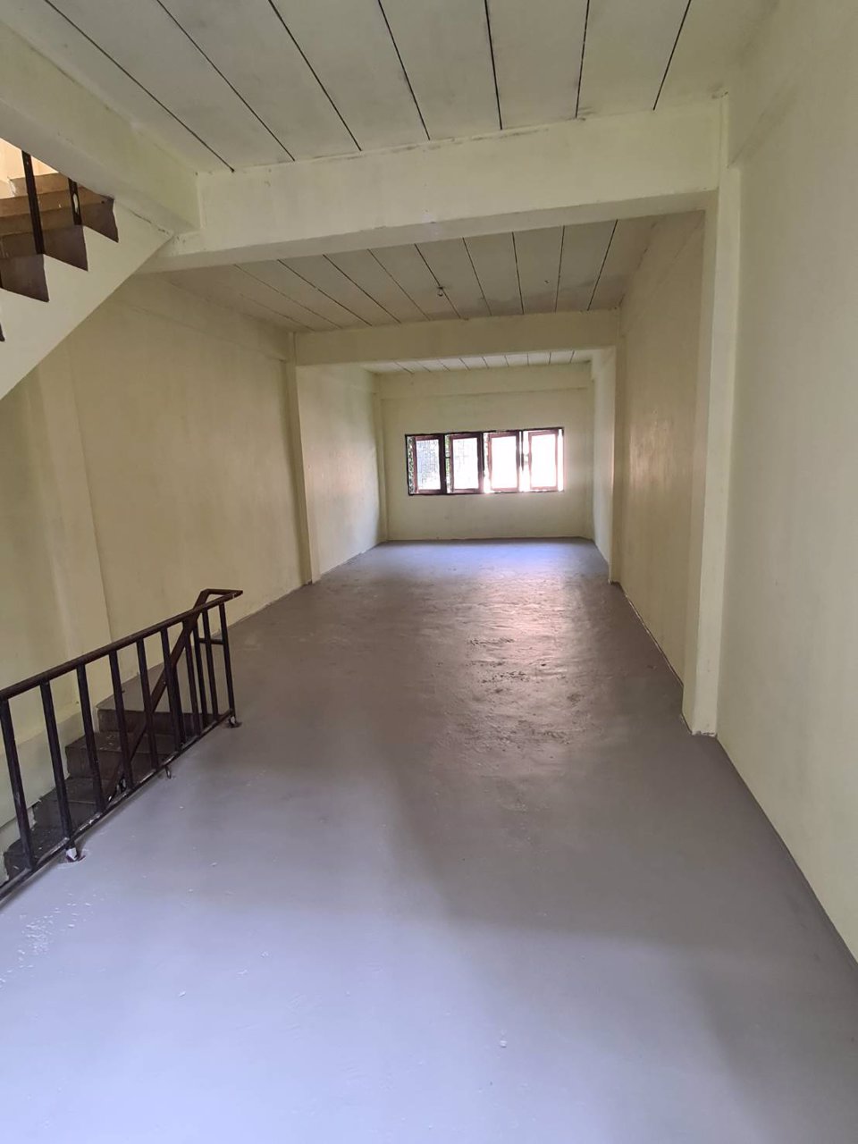 ขายด่วน-อาคารพาณิชย์-ตึกแถว-หมู่บ้านศรีเพชร-สูง3-ชั้นครึ่งมีดาดฟ้า-รวม3คูหา-72-ตารางวา