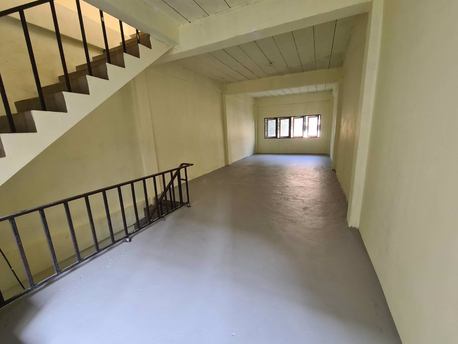 ขายด่วน-อาคารพาณิชย์-ตึกแถว-หมู่บ้านศรีเพชร-สูง3-ชั้นครึ่งมีดาดฟ้า-รวม3คูหา-72-ตารางวา