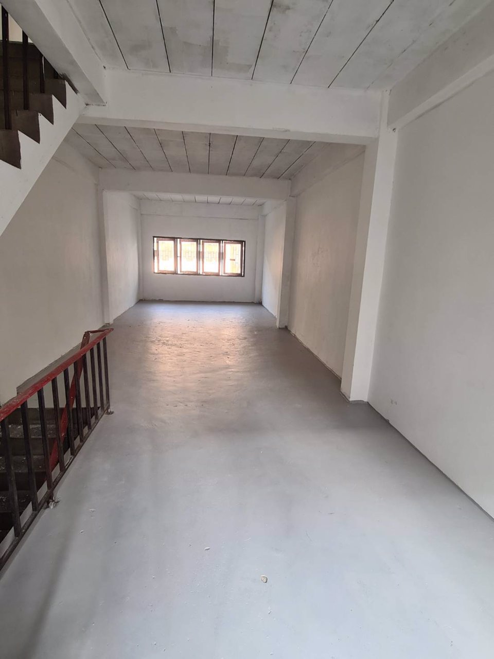 ขายด่วน-อาคารพาณิชย์-ตึกแถว-หมู่บ้านศรีเพชร-สูง3-ชั้นครึ่งมีดาดฟ้า-รวม3คูหา-72-ตารางวา