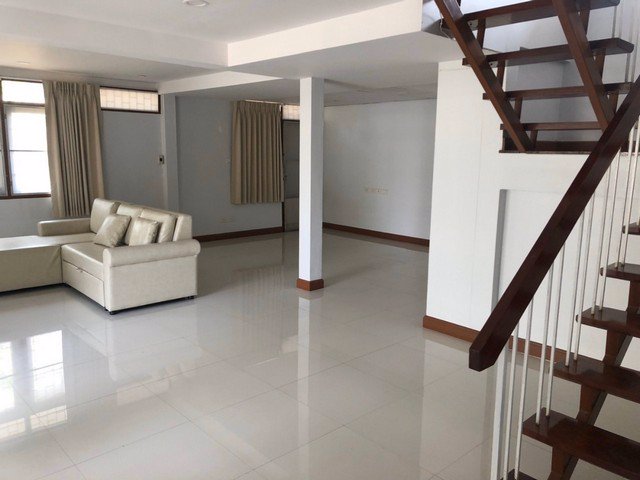 ให้เช่าบ้านเดี่ยว-2-ชั้น-หมู่บ้านเสรี1-ซรามคำแหง24-ใกล้มหาวิทยาลัยรามคำแหง