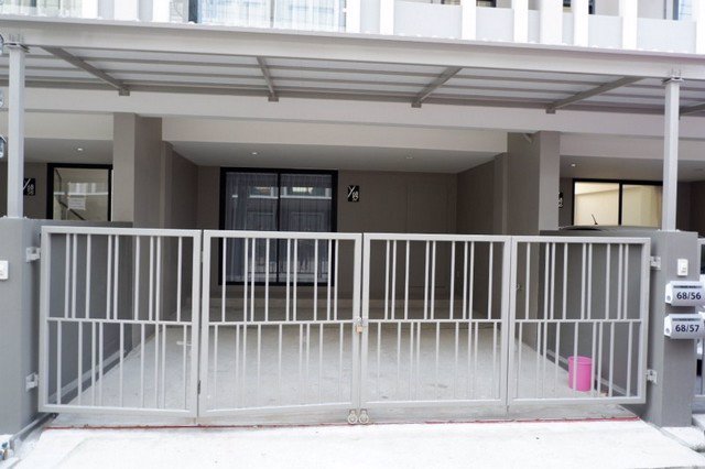 ให้เช่าทาวน์โฮม-35-ชั้น-หมู่บ้าน-วาย-เรซิเดนท์-สุขุมวิท113-พร้อมเฟอร์นิเจอร์