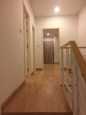 ให้เช่าทาวน์โฮม-3-ชั้น-หมู่บ้านกลางเมืองลาดพร้าว-เสนา-2-เชื่อมต่อหลายเส้นทาง