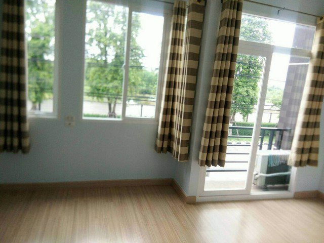 ให้เช่าทาวน์โฮม-2-ชั้น-หมู่บ้าน-กัสโต้-รามคำแหง-ซอยมีสทีน