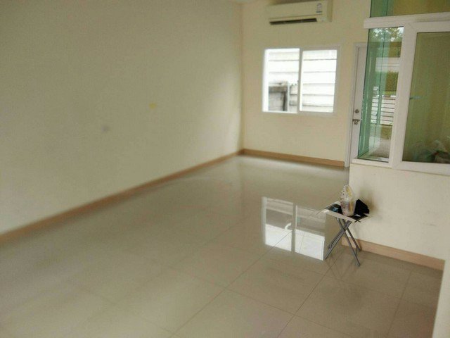 ให้เช่าทาวน์โฮม-2-ชั้น-หมู่บ้าน-กัสโต้-รามคำแหง-ซอยมีสทีน